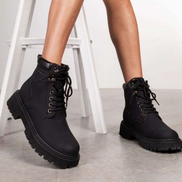 Bota montaña mujer negro