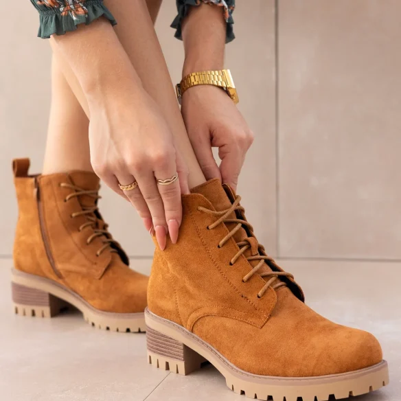 Botín Antelina Cordones - Camel