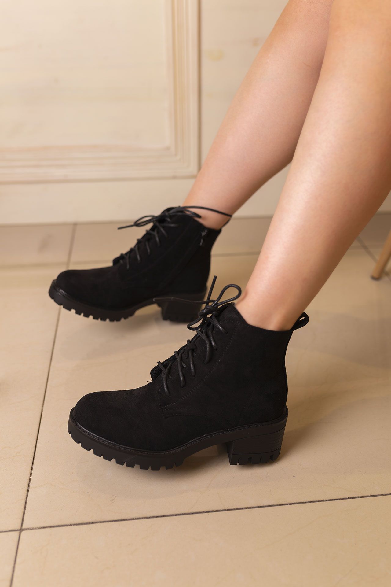 Botín Antelina Cordones - Negro