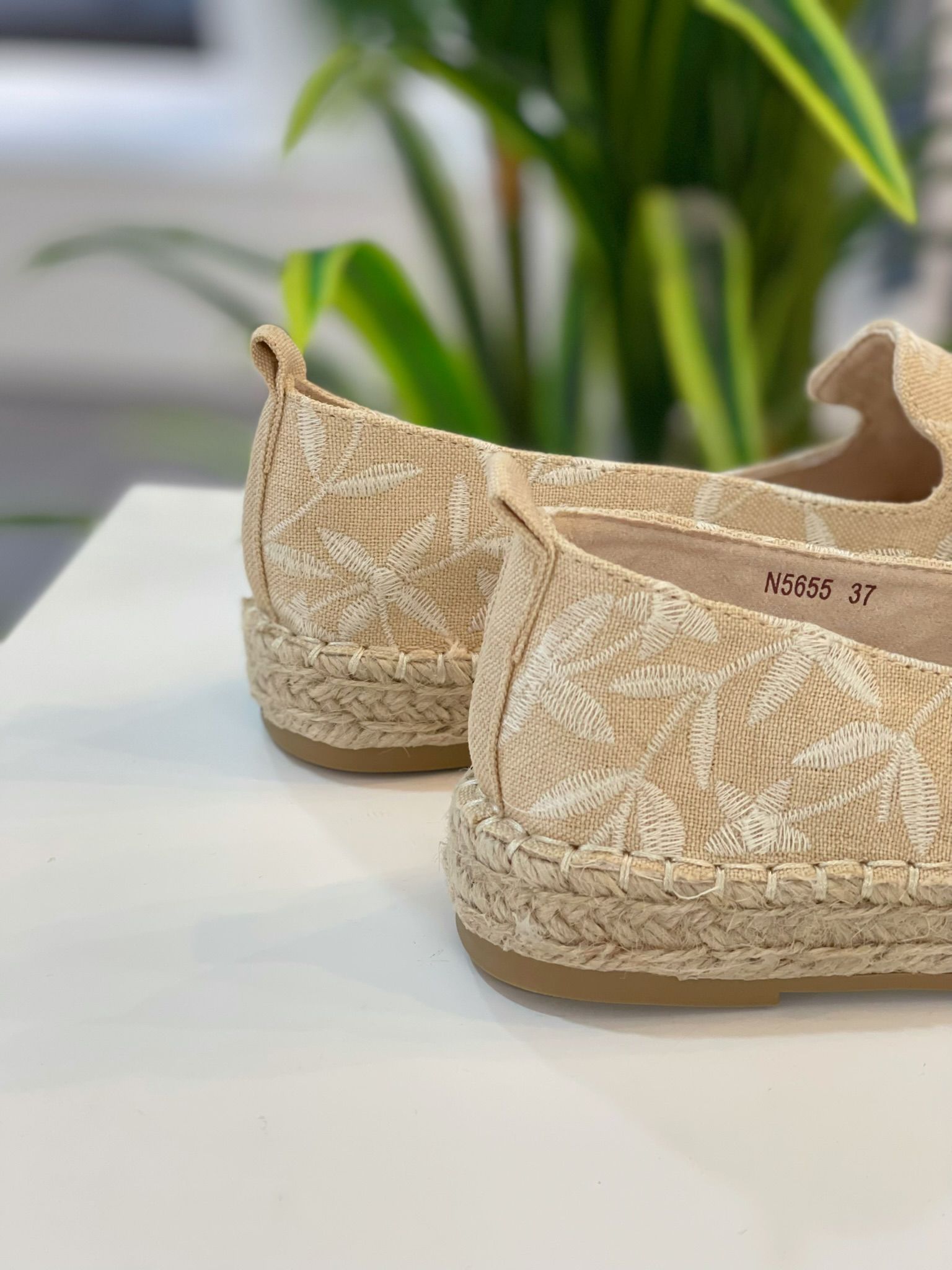 Alpargata Flores Bordadas - Beige - Imagen 3