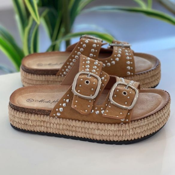 Sandalia Hebillas Tachuelas Doble Suela - Camel
