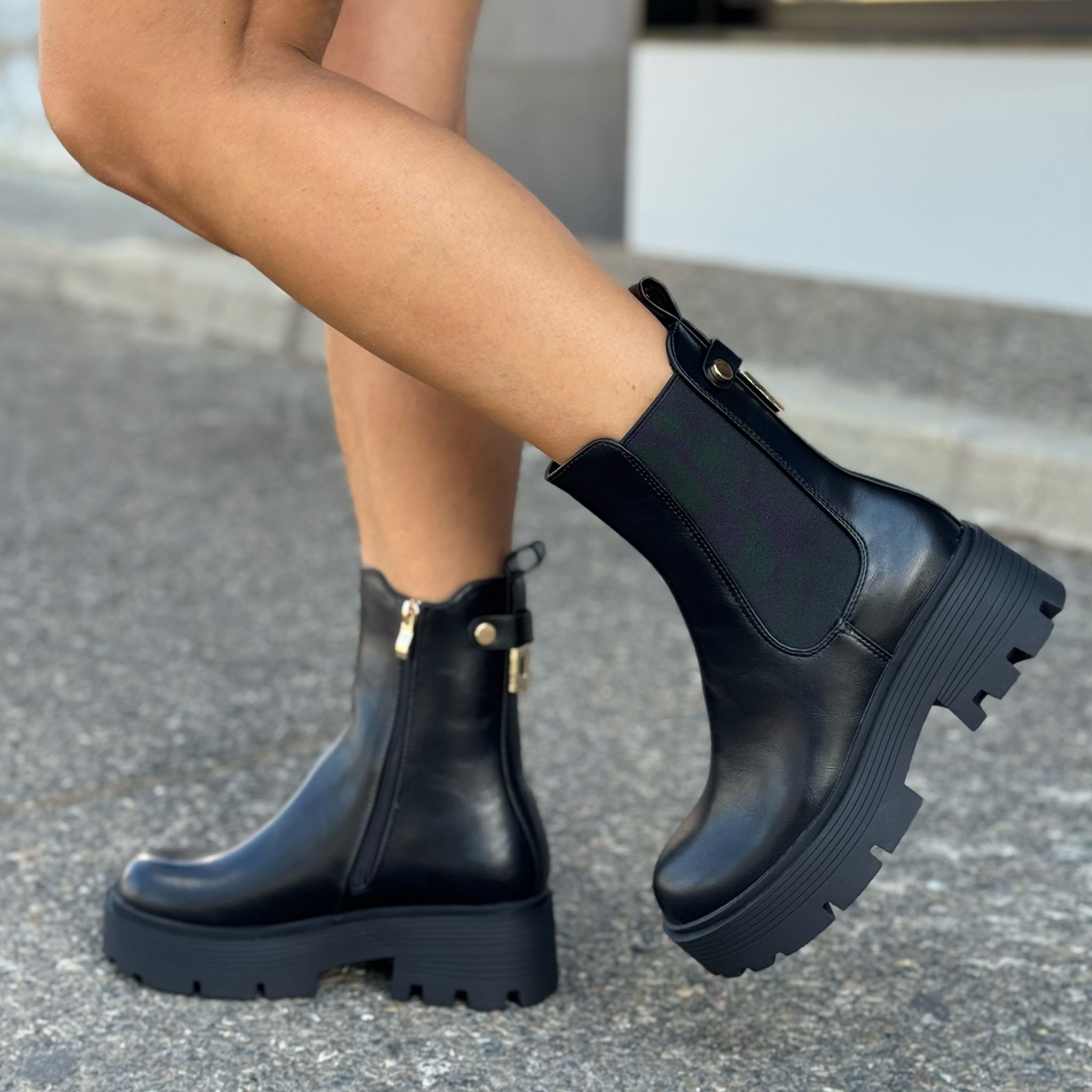 Botín Chelsea Plataforma - Negro