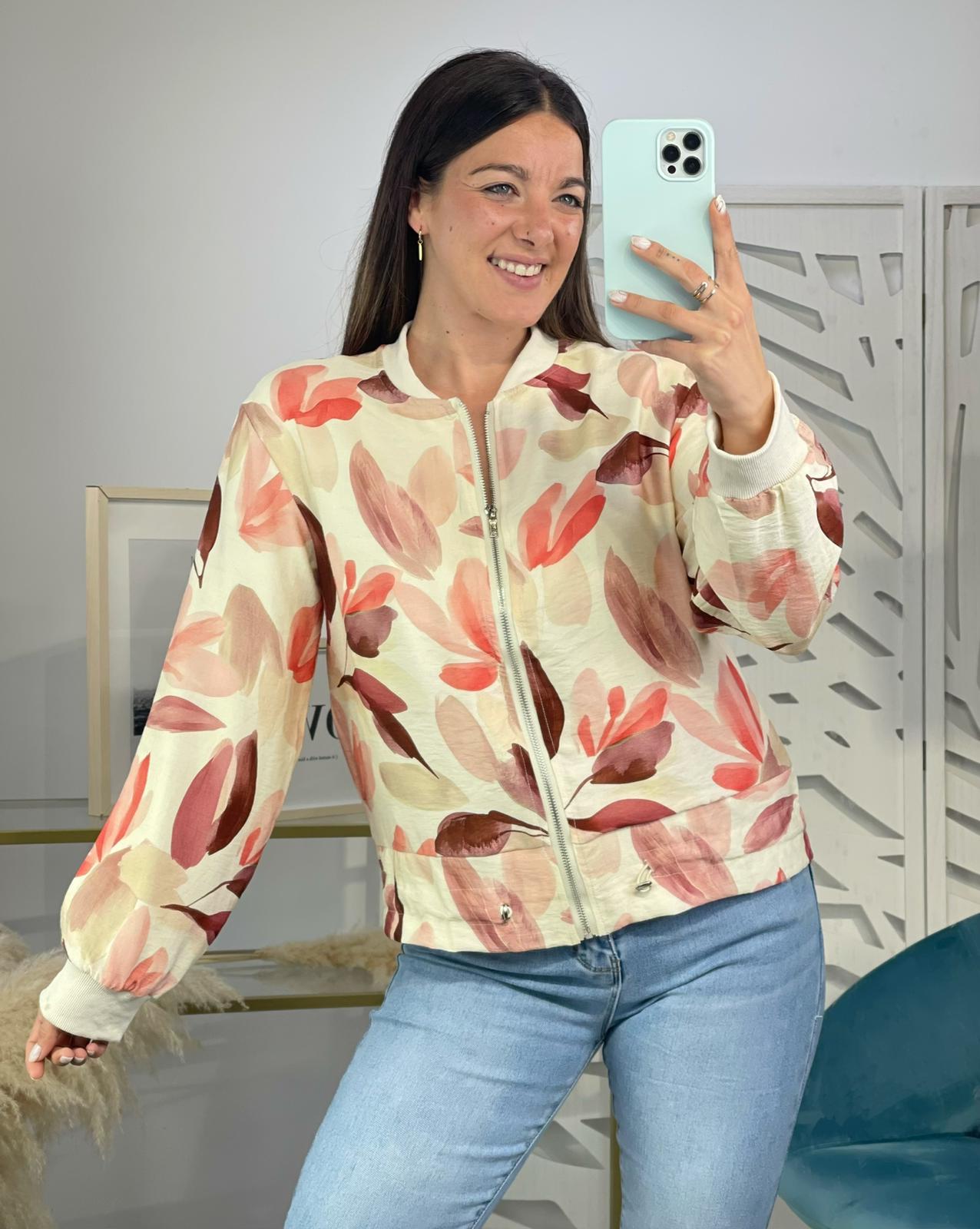 Bomber Estefanía - Imagen 4