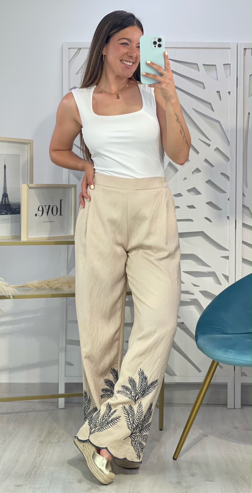 Pantalón Bajo Hojas Bordadas - Imagen 2