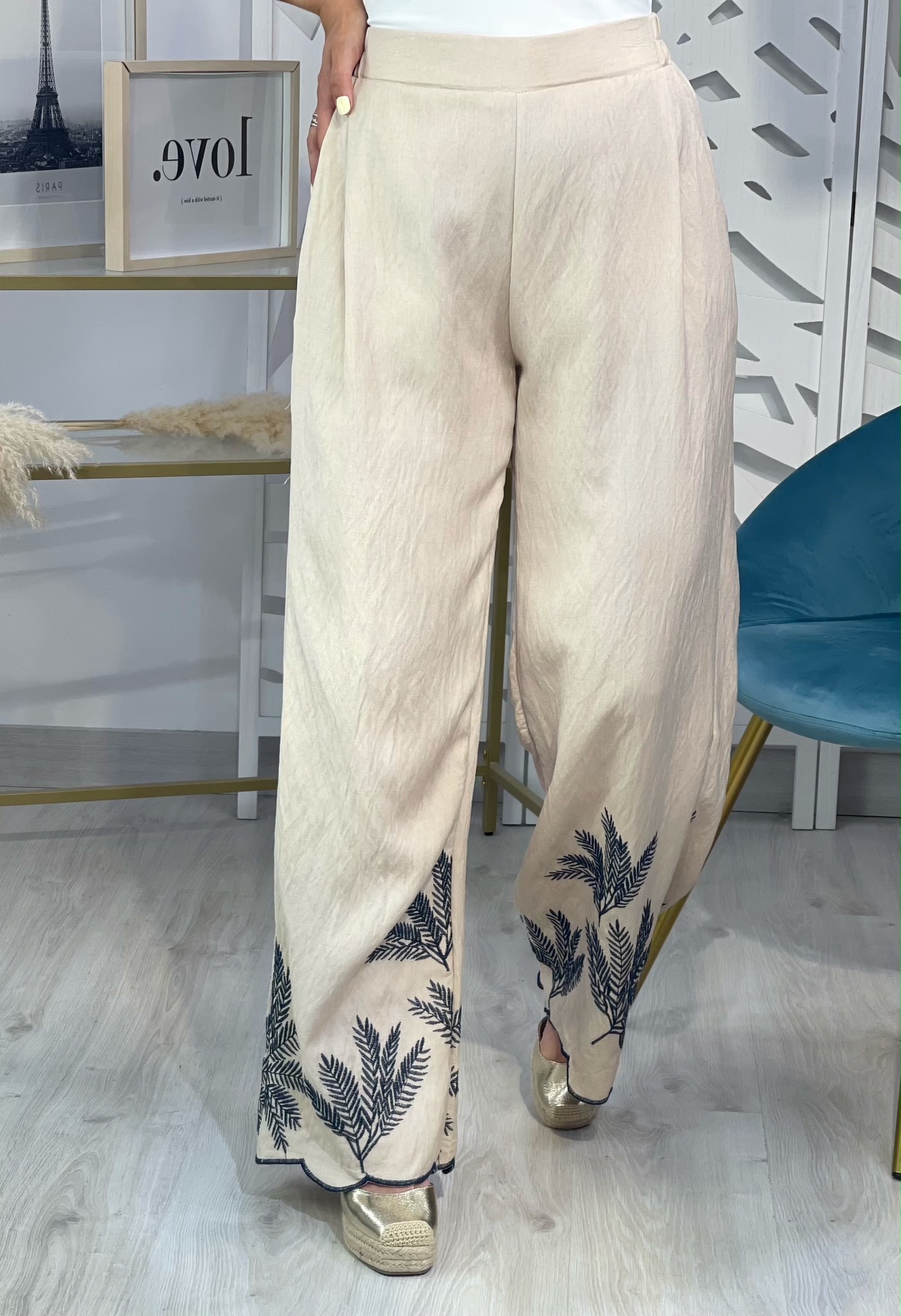 Pantalón Bajo Hojas Bordadas - Imagen 4