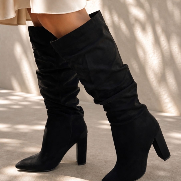 Bota Arrugada Tacón Cuadrado - Negra
